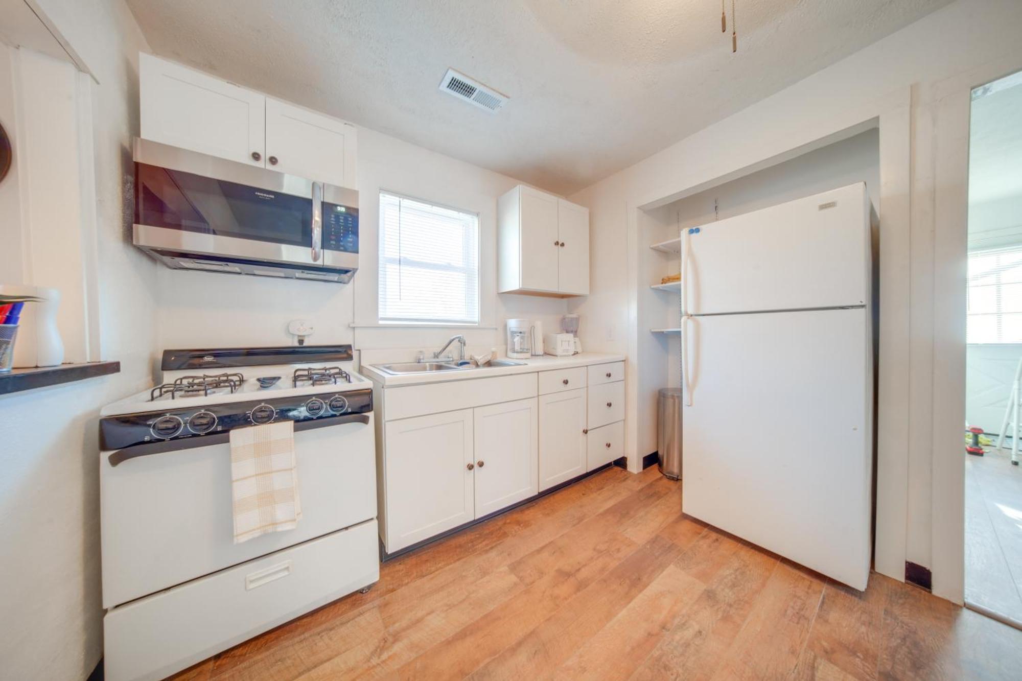 Charming Cottage With Yard Less Than 1 Mi To Lake Erie! Geneva Exterior photo